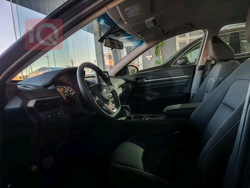 نيسان ألتيما